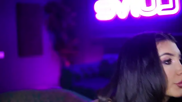 Snapshot of YuliaDesirevska chatting on November 2025 08:24:02 PM YuliaDesirevska online show from November 2025 08:24:02 PM