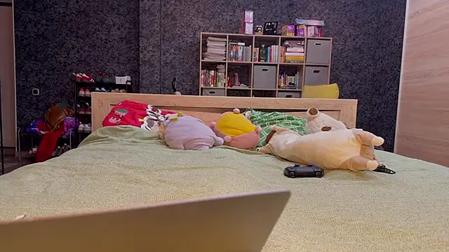 AzureEyes online show from December 2025 03:38:02 PM