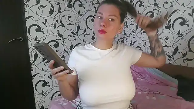 Snapshot of YourEmilie chatting on October 2025 09:52:02 AM YourEmilie online show from October 2025 09:52:02 AM