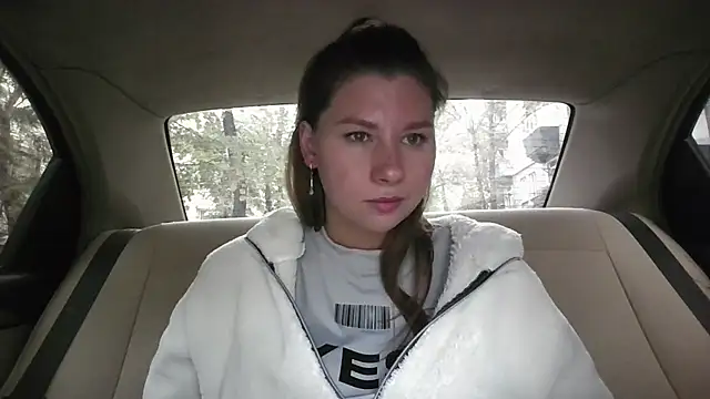 YourEmilie online show from October 2025 02:29:02 PM