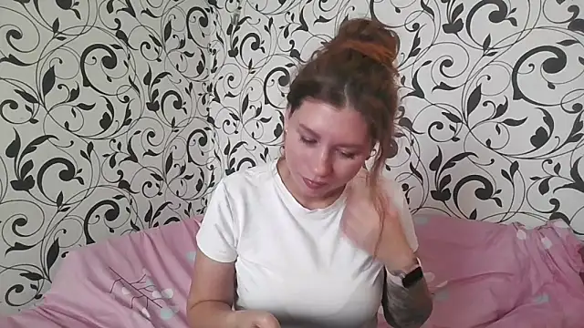 YourEmilie online show from October 2025 08:05:02 AM