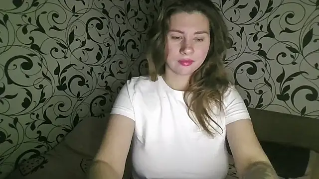 Snapshot of YourEmilie chatting on November 2025 04:07:01 PM YourEmilie online show from November 2025 04:07:01 PM