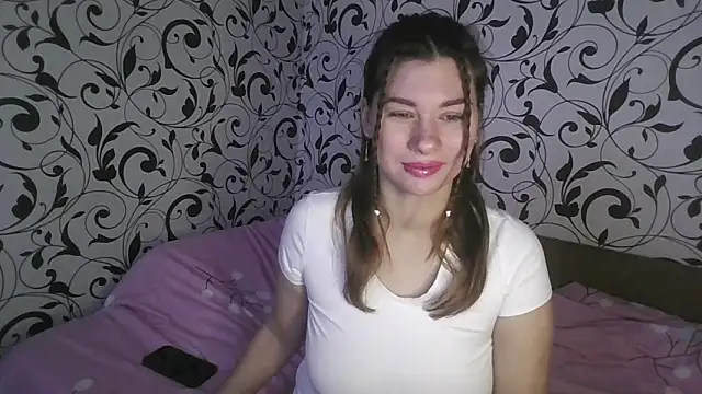 YourEmilie online show from December 2025 09:30:02 AM