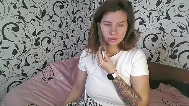 Snapshot of YourEmilie chatting on October 2025 10:03:02 AM YourEmilie online show from October 2025 10:03:02 AM