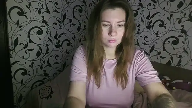 Snapshot of YourEmilie chatting on November 2025 10:24:01 PM YourEmilie online show from November 2025 10:24:01 PM