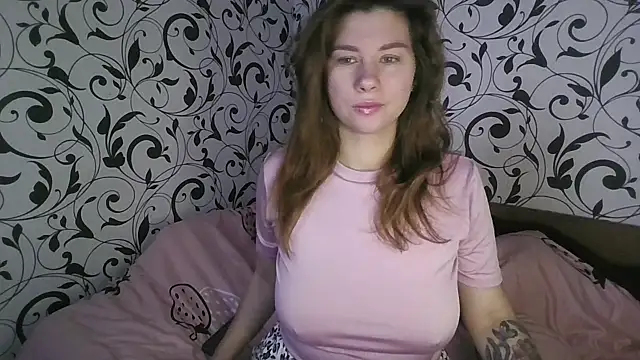 Snapshot of YourEmilie chatting on November 2025 11:25:02 AM YourEmilie online show from November 2025 11:25:02 AM