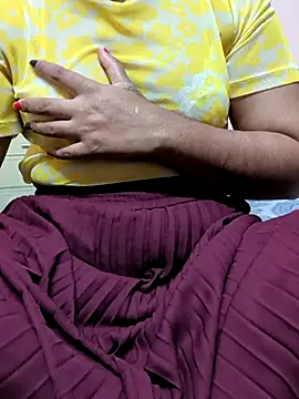 Snapshot of preethi-lovely chatting on October 2025 05:06:01 AM preethi-lovely online show from October 2025 05:06:01 AM