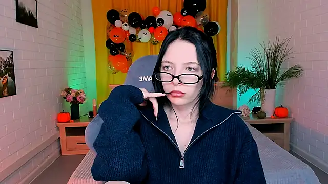 JulsMumi online show from October 2025 01:57:02 PM
