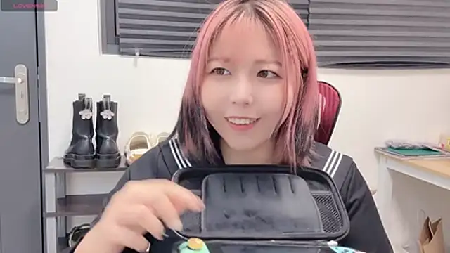 Snapshot of piffydream chatting on October 2025 07:53:02 AM piffydream online show from October 2025 07:53:02 AM