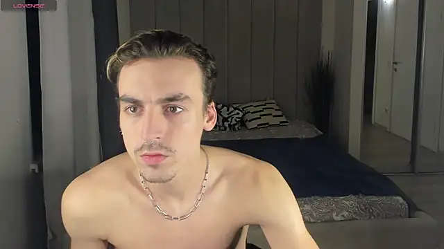 OLIVER  MARTINEZ online show from October 2025 10:32:01 PM