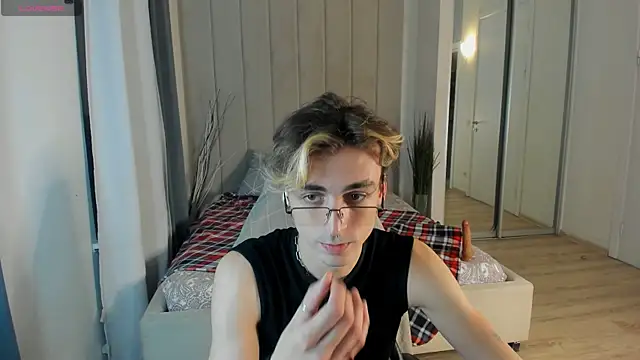 OLIVER  MARTINEZ online show from September 2025 08:15:02 PM