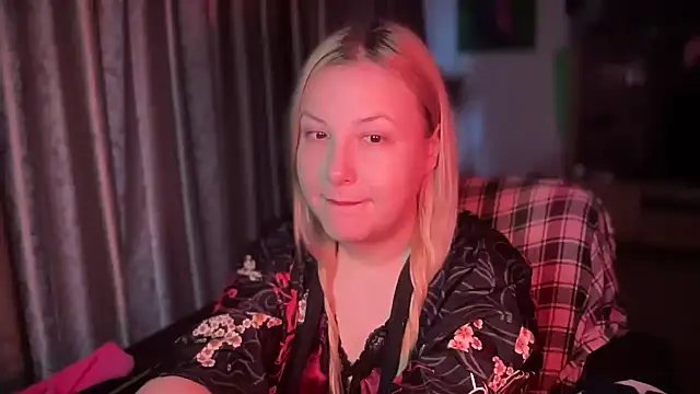 Snapshot of BikiHellena chatting on November 2025 06:39:01 AM BikiHellena online show from November 2025 06:39:01 AM