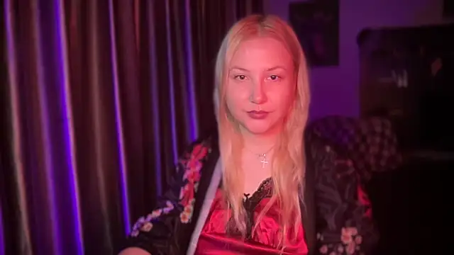 Snapshot of BikiHellena chatting on December 2025 04:40:01 AM BikiHellena online show from December 2025 04:40:01 AM