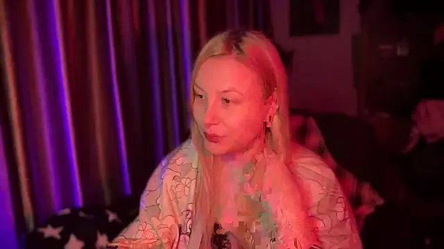 Snapshot of BikiHellena chatting on November 2025 12:50:01 AM BikiHellena online show from November 2025 12:50:01 AM