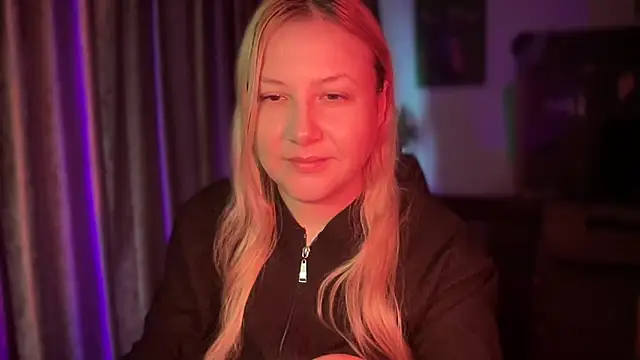 Snapshot of BikiHellena chatting on November 2025 10:53:01 AM BikiHellena online show from November 2025 10:53:01 AM