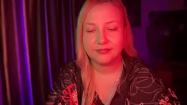 Snapshot of BikiHellena chatting on November 2025 03:11:02 AM BikiHellena online show from November 2025 03:11:02 AM