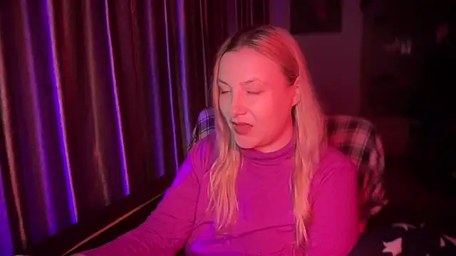 Snapshot of BikiHellena chatting on November 2025 12:22:01 AM BikiHellena online show from November 2025 12:22:01 AM