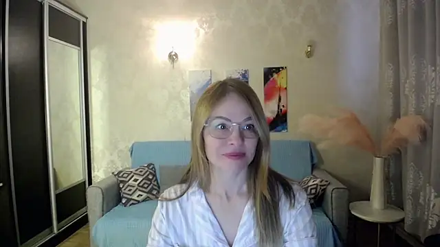 shy hot cat online show from December 2025 09:00:01 AM