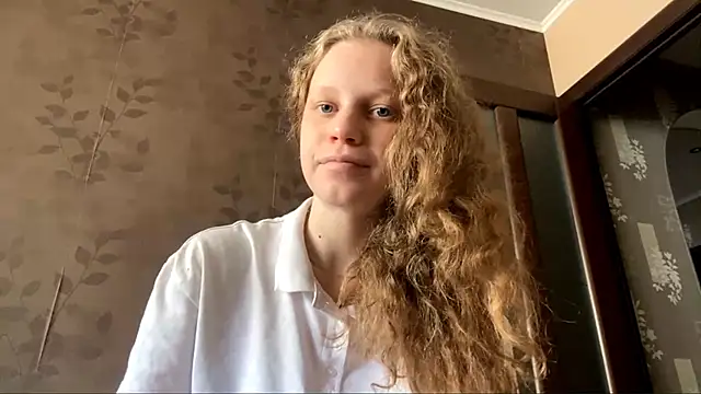 Snapshot of GlyndaCaver chatting on September 2025 09:59:02 AM GlyndaCaver online show from September 2025 09:59:02 AM
