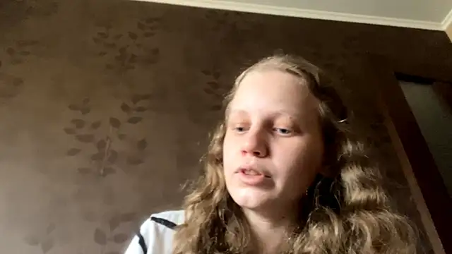 Snapshot of GlyndaCaver chatting on October 2025 12:06:02 PM GlyndaCaver online show from October 2025 12:06:02 PM