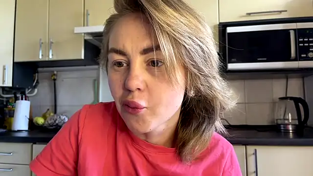 Snapshot of MartaLuna_ chatting on May 2026 11:51:02 AM MartaLuna online show from May 2026 11:51:02 AM