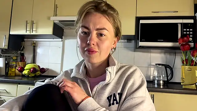 Snapshot of MartaLuna_ chatting on April 2026 08:42:02 PM MartaLuna online show from April 2026 08:42:02 PM