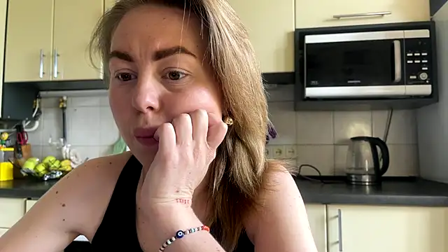 Snapshot of MartaLuna_ chatting on May 2026 10:41:01 AM MartaLuna online show from May 2026 10:41:01 AM