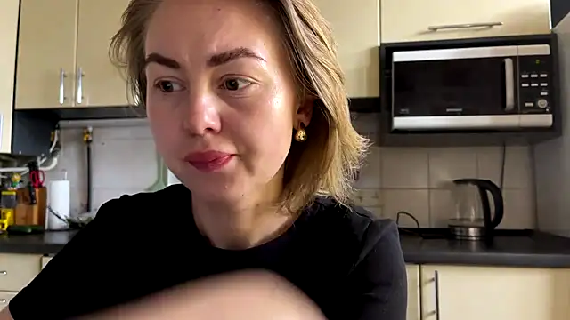 Snapshot of MartaLuna_ chatting on May 2026 01:52:02 PM MartaLuna online show from May 2026 01:52:02 PM