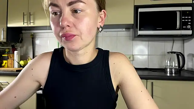 Snapshot of MartaLuna_ chatting on May 2026 07:23:02 PM MartaLuna online show from May 2026 07:23:02 PM