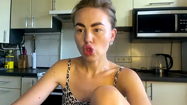 MartaLuna  online show from July 2026 01:11:01 PM