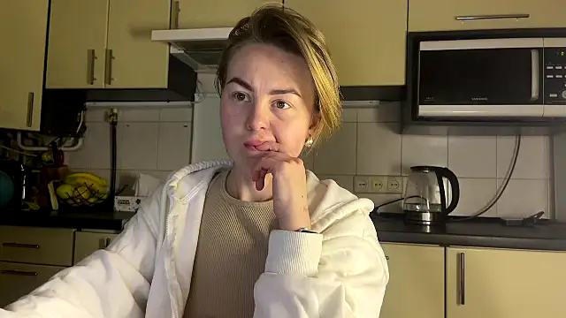 MartaLuna  online show from April 2026 09:38:02 PM