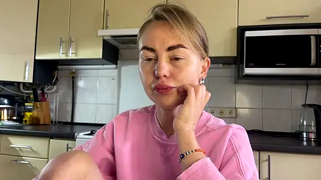 Snapshot of MartaLuna_ chatting on May 2026 02:15:01 PM MartaLuna online show from May 2026 02:15:01 PM