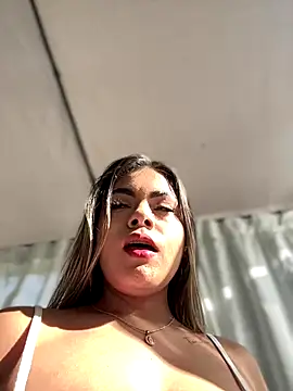 Snapshot of MayaMoanXXX chatting on October 2025 01:02:01 PM MayaMoanXXX online show from October 2025 01:02:01 PM