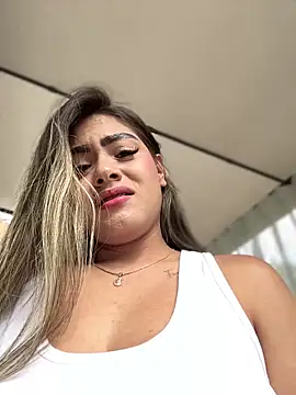Snapshot of MayaMoanXXX chatting on October 2025 01:21:02 PM MayaMoanXXX online show from October 2025 01:21:02 PM