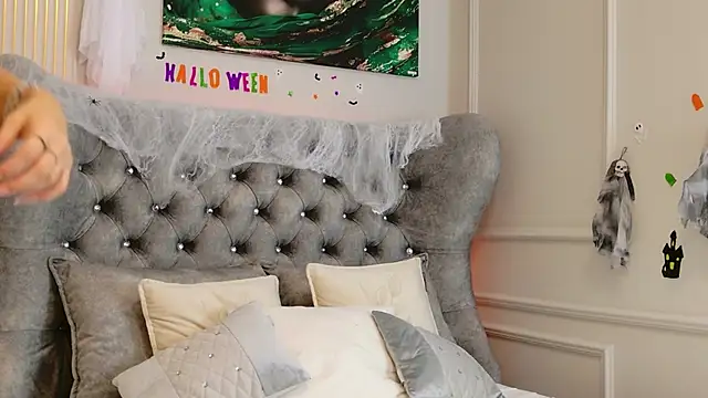 MeganXDesire online show from October 2025 04:44:01 AM