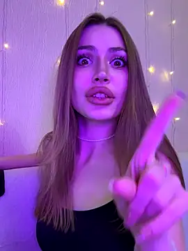 Elizabeth Tay online show from November 2025 05:46:01 PM