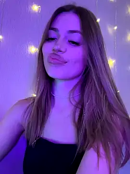 Elizabeth Tay online show from November 2025 05:39:01 PM