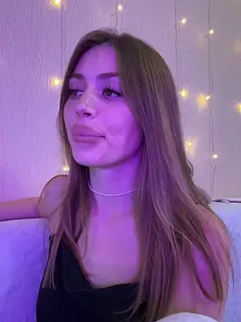 Elizabeth Tay online show from November 2025 06:19:01 PM