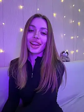 Elizabeth Tay online show from December 2025 08:37:01 PM