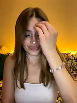Elizabeth Tay online show from September 2025 05:19:02 PM