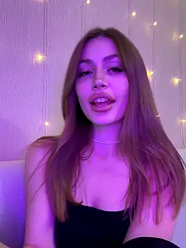 Elizabeth Tay online show from November 2025 04:18:02 PM