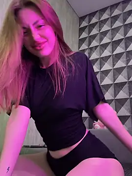 Elizabeth Tay online show from April 2026 06:42:02 PM