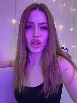 Elizabeth Tay online show from November 2025 04:50:01 PM