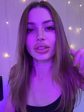 Elizabeth Tay online show from November 2025 05:57:01 PM