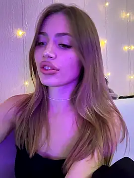 Elizabeth Tay online show from November 2025 04:44:02 PM