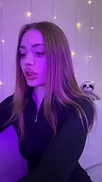 Elizabeth Tay online show from December 2025 05:50:02 PM