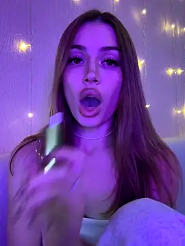 Elizabeth Tay online show from November 2025 06:12:01 PM