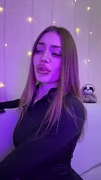 Elizabeth Tay online show from December 2025 06:57:01 PM