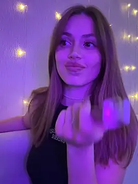 Elizabeth Tay online show from October 2025 04:52:02 PM