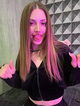 Elizabeth Tay online show from May 2026 06:44:02 PM
